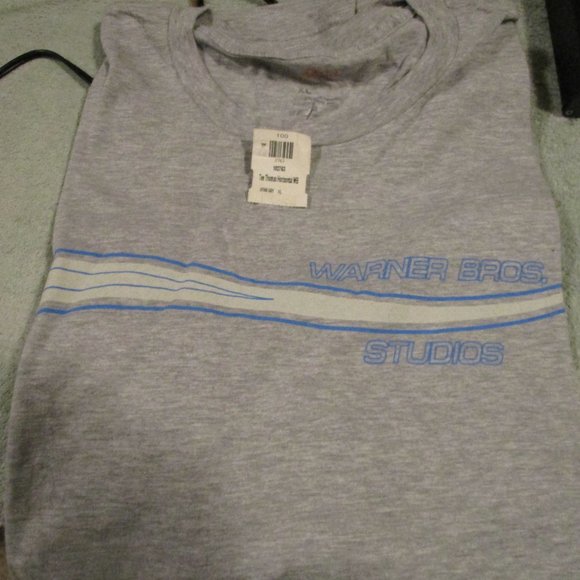 Mens T shirt from Warner Bros. Studios - Picture 1 of 3